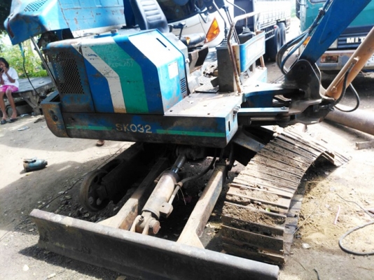 ขายรถแม็คโครน้อย โคมัตสุ รุ่น SK 032 ตัวเดินแถบซ้ายเสียครับ