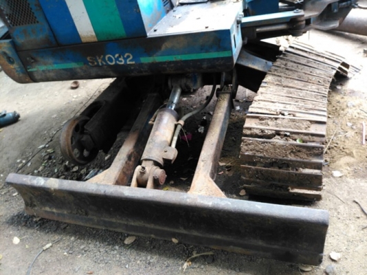 ขายรถแม็คโครน้อย โคมัตสุ รุ่น SK 032 ตัวเดินแถบซ้ายเสียครับ