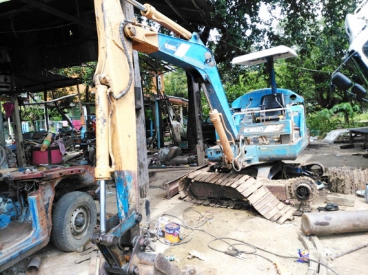 ขายรถแม็คโครน้อย โคมัตสุ รุ่น SK 032 ตัวเดินแถบซ้ายเสียครับ