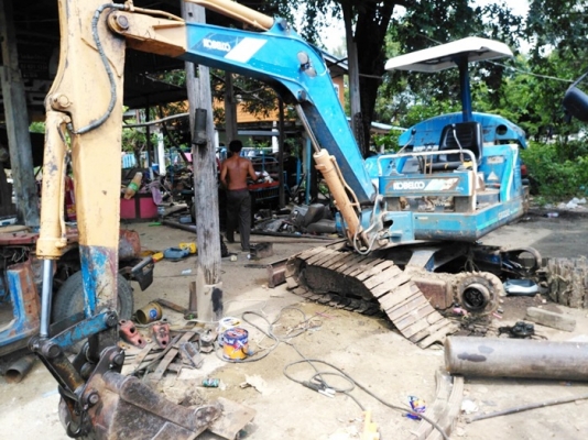ขายรถแม็คโครน้อย โคมัตสุ รุ่น SK 032 ตัวเดินแถบซ้ายเสียครับ