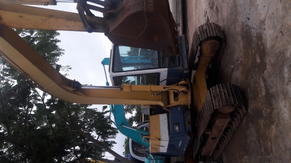 ขายKOMATSU  PC60-6  เก่าญี่ปุ่นแท้  สภาพดี..เครื่องปั๊มดี...ไฟฟ้าครบ...ช่วงล่างเต็ม  พร้อมใช้...โทร  089-3818694  ดวงนภา