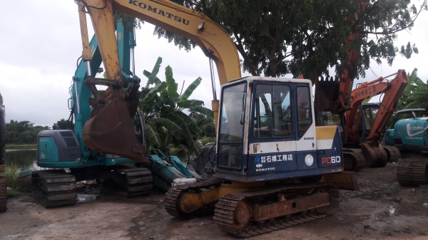ขายKOMATSU  PC60-6  เก่าญี่ปุ่นแท้  สภาพดี..เครื่องปั๊มดี...ไฟฟ้าครบ...ช่วงล่างเต็ม  พร้อมใช้...โทร  089-3818694  ดวงนภา