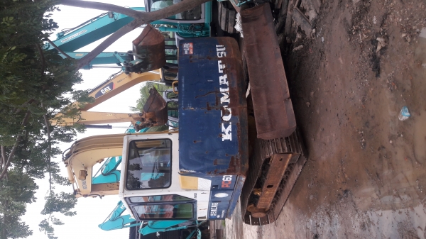 ขายKOMATSU  PC60-6  เก่าญี่ปุ่นแท้  สภาพดี..เครื่องปั๊มดี...ไฟฟ้าครบ...ช่วงล่างเต็ม  พร้อมใช้...โทร  089-3818694  ดวงนภา