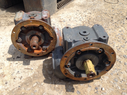 ขายหัวเกียร์ทดรอบ Flender อัตราทด 1:40 made in Germany สภาพสวย หมุนนิ่ม พร้อมใช้งานมี 2 ตัวครับ