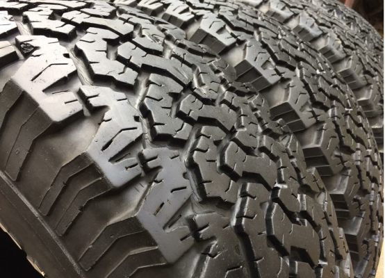 ยาง All BF Goodrich 265 70 17 กลางปี14 ดอกเต็ม ติดหนวด ราคาไม่แพง
