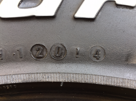 ยาง All BF Goodrich 265 70 17 กลางปี14 ดอกเต็ม ติดหนวด ราคาไม่แพง