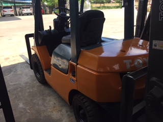 ขายโฟล์คลิฟท์  TOYOTA โตโยต้า 7FD25 2.5ตัน-รุ่น7 เครื่องยนต์ดีเซล เสา3เมตร