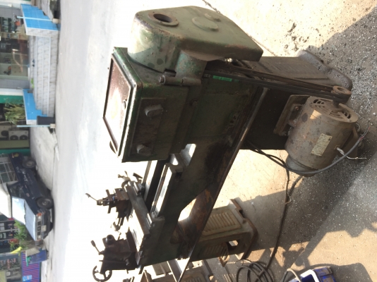 ขายเครื่องกลึง5ฟุตไฟบ้านเกียร์บ็อกราคาถูกๆครับเพลาเดียว