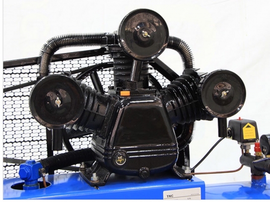 ขายปั้มลมใหม่ 3 สูบ มอร์เตอร์ 10 แรง ไฟ 380V ขนาดถังลม 300 ลิตร ราคา 22000 บาท