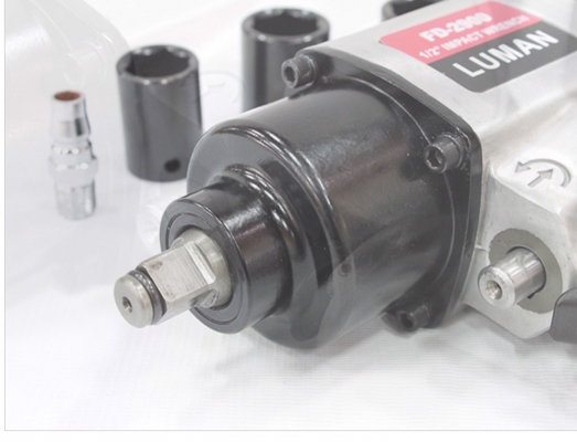 ขายบล็อคลมใหม่ ขนาด 1/2 นิ้ว มีลูกบล็อค พร้อมกล่องพลาสติกให้ด้วย ราคา 2200 บาท