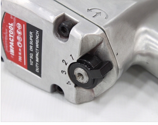 ขายบล็อคลมใหม่ ขนาด 1/2 นิ้ว มีลูกบล็อค พร้อมกล่องพลาสติกให้ด้วย ราคา 2200 บาท