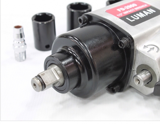 ขายบล็อคลมใหม่ ขนาด 1/2 นิ้ว มีลูกบล็อค พร้อมกล่องพลาสติกให้ด้วย ราคา 2200 บาท