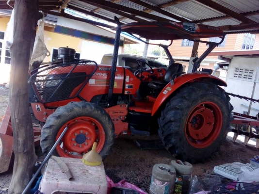 ขายรถไถ คูโบต้าM7040 ปี55ทำงานน้อย1,7XXชม. เอกสารทะเบียนครบอุปกรณ์ใบดันหน้า ผานหลัง ขายรถไถ คูโบต้าM7040 ปี55ทำงานน้อย1,7XXชม. เอกสารทะเบียนครบอุปกรณ์ใบดันหน้า ผานหลัง