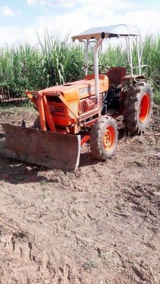 สีนวนจัดให้ Kubota 2201 22แรง ขับเคลื่อนสี่ล้อ สภาพสวย มีใบดัน สภาพแรงๆสนใจติดต่อ 089-9638932 สีนวนจัดให้ Kubota 2201 22แรง ขับเคลื่อนสี่ล้อ สภาพสวย มีใบดัน สภาพแรงๆสนใจติดต่อ 089-9638932