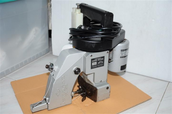 เครื่องเย็บกระสอบแบบมือถือ ของญี่ปุ่นแท้ๆ ยี่ห้อ NEWLONG รุ่น NP-7A MADE IN JAPAN