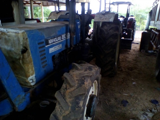 ขายรถไถ ยี่ห้อNEWHOLLAN 2เพลา อุปกรณ์ใบดันผานหลัง