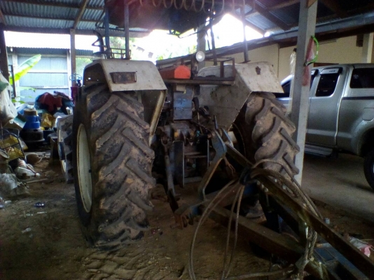 ขายรถไถ ยี่ห้อNEWHOLLAN 2เพลา อุปกรณ์ใบดันผานหลัง