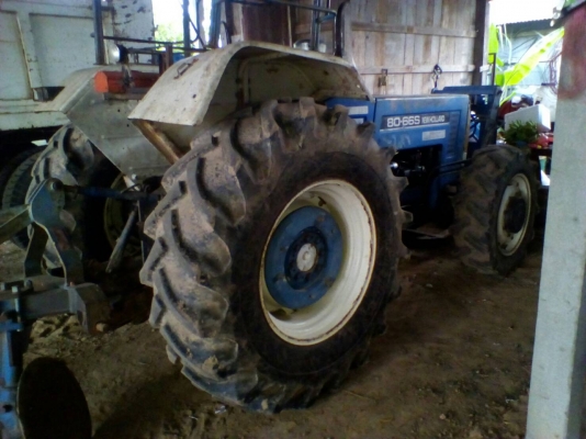 ขายรถไถ ยี่ห้อNEWHOLLAN 2เพลา อุปกรณ์ใบดันผานหลัง