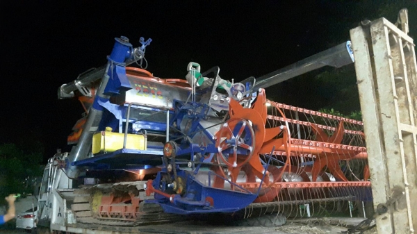 ขายรถเกี่ยวข้าวอู่ประกอบ เครื่อง195 ปั้ม DAIKIN