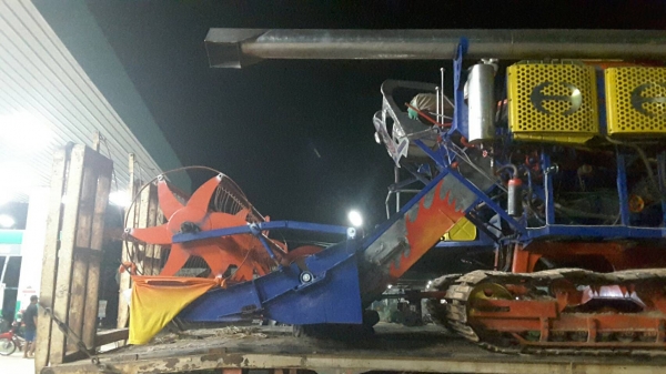 ขายรถเกี่ยวข้าวอู่ประกอบ เครื่อง195 ปั้ม DAIKIN