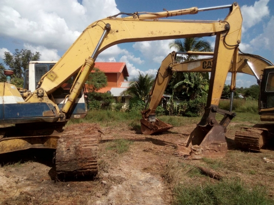 KOMATSU PC200-5 สภาพดีไฟฟ้าช่วงล่างเต็ม เล่มทะเบียน 530,000บ. สนใจติดต่อ 0835601591 หรือ 0903494058