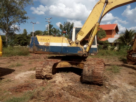 KOMATSU PC200-5 สภาพดีไฟฟ้าช่วงล่างเต็ม เล่มทะเบียน 530,000บ. สนใจติดต่อ 0835601591 หรือ 0903494058