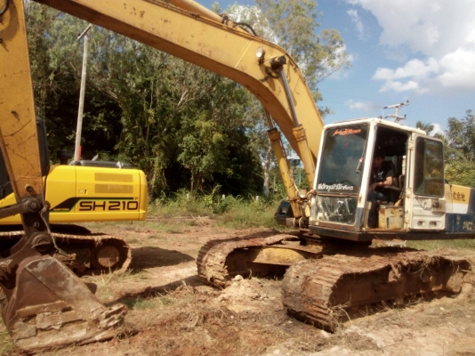 KOMATSU PC200-5 สภาพดีไฟฟ้าช่วงล่างเต็ม เล่มทะเบียน 530,000บ. สนใจติดต่อ 0835601591 หรือ 0903494058