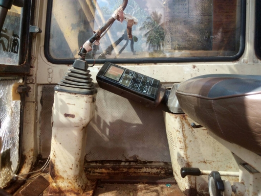 KOMATSU PC200-5 สภาพดีไฟฟ้าช่วงล่างเต็ม เล่มทะเบียน 530,000บ. สนใจติดต่อ 0835601591 หรือ 0903494058