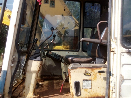 KOMATSU PC200-5 สภาพดีไฟฟ้าช่วงล่างเต็ม เล่มทะเบียน 530,000บ. สนใจติดต่อ 0835601591 หรือ 0903494058