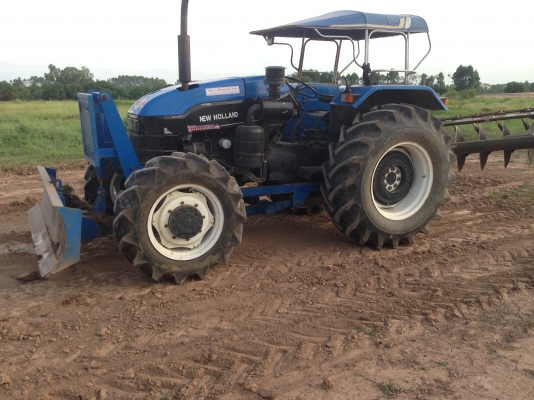 ขายรถไถ 2 เพลา Ford new holland 6610 มีภาพวีดีโอ ราคา685,000 บาท สภาพสวยพร้อมใช้ ผานดันหน้า และผาน 7 ราคา655,000 บาท โทร 081-9972972 089-8451778