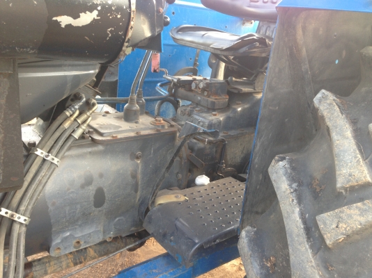 ขายรถไถ 2 เพลา Ford new holland 6610 มีภาพวีดีโอ ราคา685,000 บาท สภาพสวยพร้อมใช้ ผานดันหน้า และผาน 7 ราคา655,000 บาท โทร 081-9972972 089-8451778