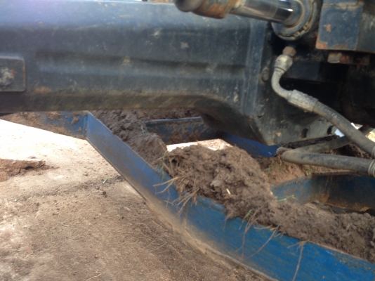 ขายรถไถ 2 เพลา Ford new holland 6610 มีภาพวีดีโอ ราคา685,000 บาท สภาพสวยพร้อมใช้ ผานดันหน้า และผาน 7 ราคา655,000 บาท โทร 081-9972972 089-8451778