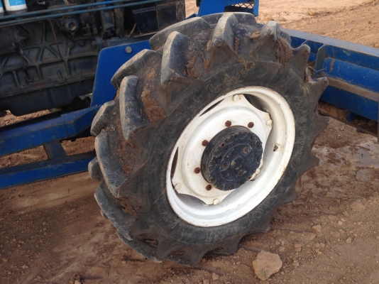 ขายรถไถ 2 เพลา Ford new holland 6610 มีภาพวีดีโอ ราคา685,000 บาท สภาพสวยพร้อมใช้ ผานดันหน้า และผาน 7 ราคา655,000 บาท โทร 081-9972972 089-8451778