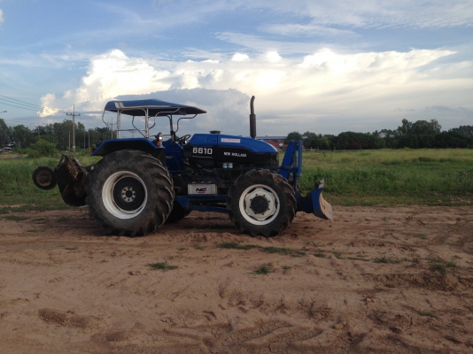 ขายรถไถ 2 เพลา Ford new holland 6610 มีภาพวีดีโอ ราคา685,000 บาท สภาพสวยพร้อมใช้ ผานดันหน้า และผาน 7 ราคา655,000 บาท โทร 081-9972972 089-8451778
