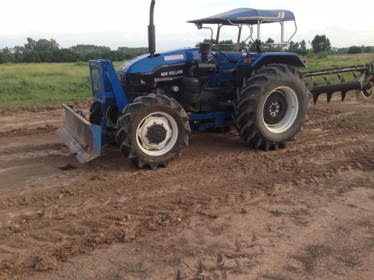 ขายรถไถ 2 เพลา Ford new holland 6610 มีภาพวีดีโอ ราคา685,000 บาท สภาพสวยพร้อมใช้ ผานดันหน้า และผาน 7 ราคา655,000 บาท โทร 081-9972972 089-8451778