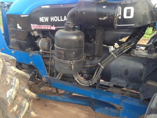 ขายรถไถ 2 เพลา Ford new holland 6610 มีภาพวีดีโอ ราคา685,000 บาท สภาพสวยพร้อมใช้ ผานดันหน้า และผาน 7 ราคา655,000 บาท โทร 081-9972972 089-8451778