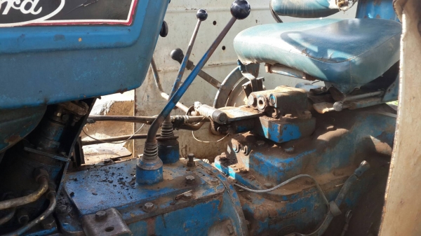 ขายรถไถฟอร์ด 6610  2 เพลา  พร้อมใบมีด