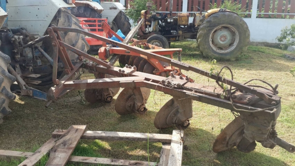 ขายรถไถฟอร์ด 6610  2 เพลา  พร้อมใบมีด