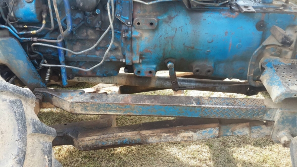 ขายรถไถฟอร์ด 6610  2 เพลา  พร้อมใบมีด