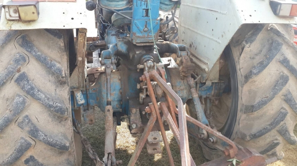 ขายรถไถฟอร์ด 6610  2 เพลา  พร้อมใบมีด