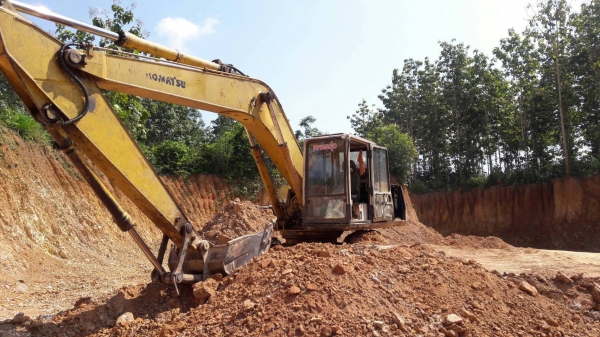 ขาย Komatsu Pc200-5ซี่เรียล6xxxสภาพสวยพร้อมใช้ ต่อคุณอ๊อฟพิจิตร086-737-9991 ขาย Komatsu Pc200-5ซี่เรียล6xxxสภาพสวยพร้อมใช้ ต่อคุณอ๊อฟพิจิตร086-737-9991