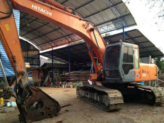 ขายรถแบคโฮ HITACHI EX200-5 ระบบไฟเต็ม เอกสารเล่มทะเบียน หัวกระแทกพร้อมบุ้งกี๋ ราคา 850000