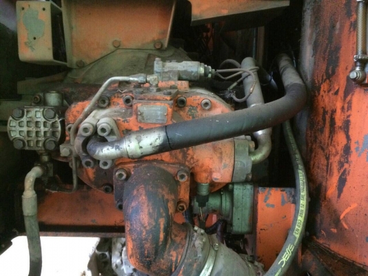 ขายรถแบคโฮ HITACHI EX200-5 ระบบไฟเต็ม เอกสารเล่มทะเบียน หัวกระแทกพร้อมบุ้งกี๋ ราคา 850000