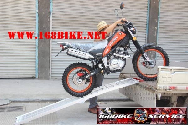 บันไดอลูมิเนียมสำหรับนำมอเตอร์ไซค์ขึ้นรถกระบะเพื่อขนย้าย2,500บ.