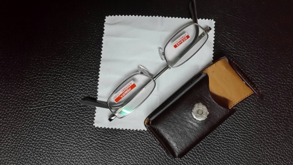 แว่นพับ แว่นสายตายาว แว่นอ่านหนังสือแบบพับได้ สวยๆใสๆ