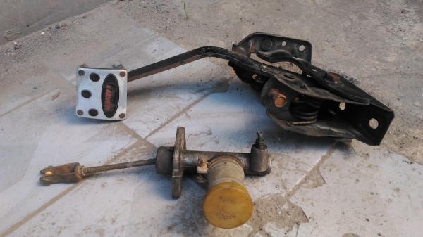 ขาเหยียบครัช มีปั้มครัช นิสสันเซฟิโร่A31 1500บาทอยู่ดอนเมือง TEL0890671028 IDline0890671028