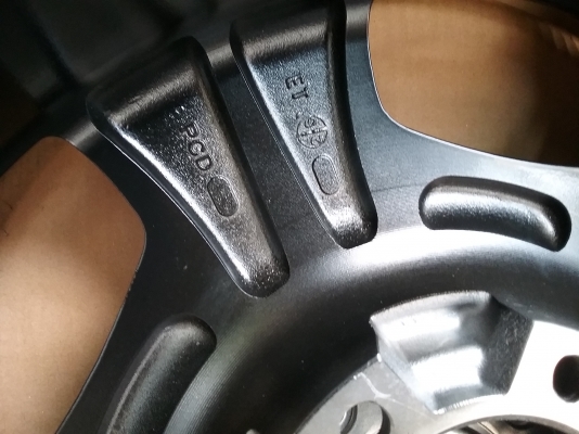 แม็กใหม่แนวVIP 6รูขอบ18สีดำสวยจัด แม็กใหม่แนวVIP 6รูขอบ18สีดำสวยจัด