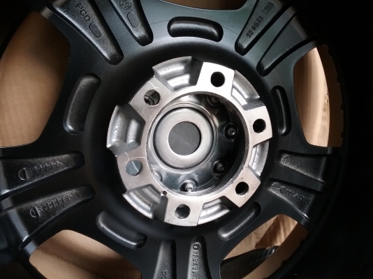 แม็กใหม่แนวVIP 6รูขอบ18สีดำสวยจัด แม็กใหม่แนวVIP 6รูขอบ18สีดำสวยจัด