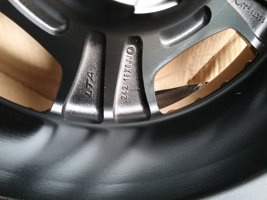 แม็กใหม่แนวVIP 6รูขอบ18สีดำสวยจัด แม็กใหม่แนวVIP 6รูขอบ18สีดำสวยจัด