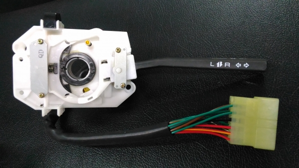 สวิทย์ยกเลี้ยว อีซูซุมังกรทองTFR 900บาทอยู่ดอนเมือง TEL0890671028 IDline0890671028